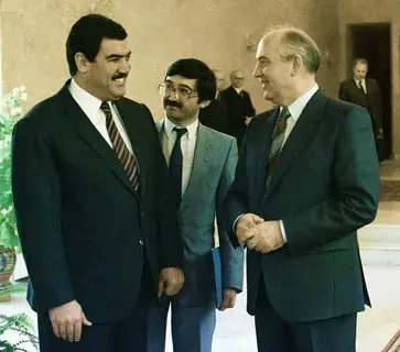 Своих не бросаем, а других легко! Преданные друзья