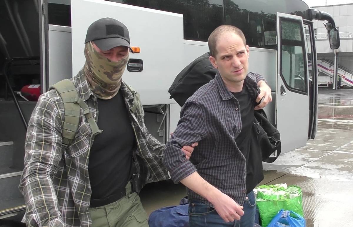 Обмен заключенными между Россией и НАТО ждали год и 7 месяцев. Как повлияет обмен на выборы президента США