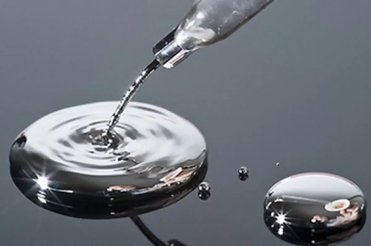 Шахматная дуэль превратилась в смертельную игру: Ртуть на доске соперницы