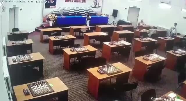 Шахматная дуэль превратилась в смертельную игру: Ртуть на доске соперницы