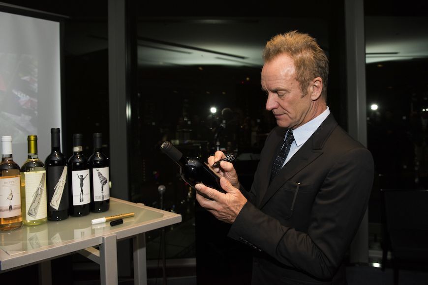 Зеленский купил у Стинга виллу за 75 млн евро