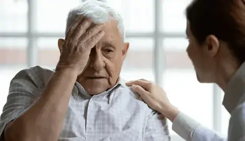 Как распознать, что у человека появилось такое заболевание, как слабоумие или деменеция?