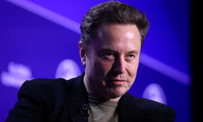 Знаете, кого еще следует судить за беспорядки ультраправых в Великобритании? Илона Маска