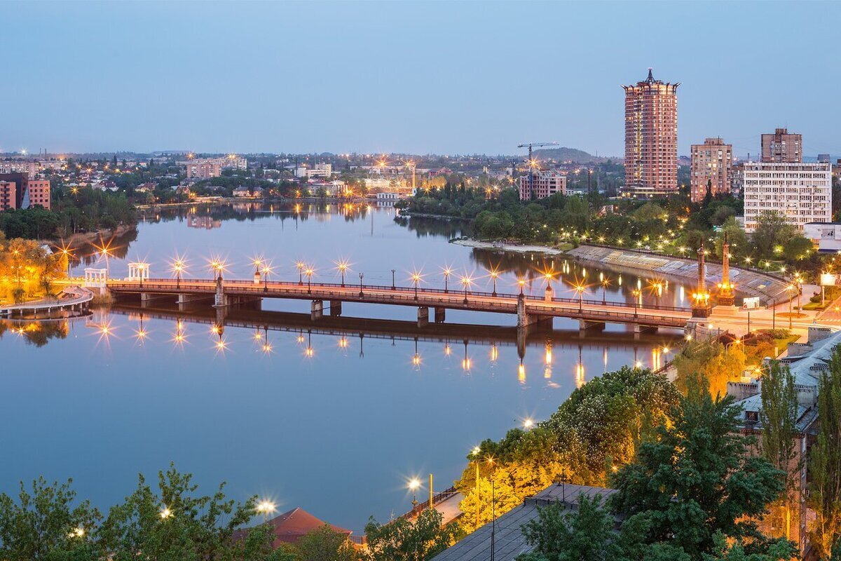 Мнение жителя ДНР. С Россией заметно лучше. И я сейчас не о безопасности, с ней пока проблемы