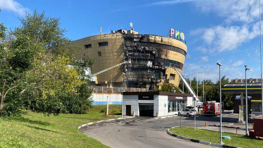 Возгорание в ТРЦ «Рио» в Москве: Огонь охватил четыре этажа здания
