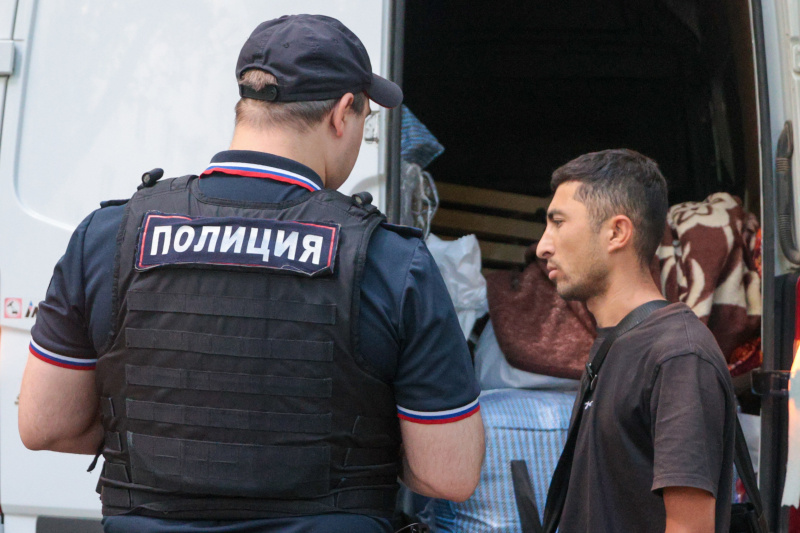 В России могут обязать мигрантов сдавать отпечатки пальцев прямо на границе