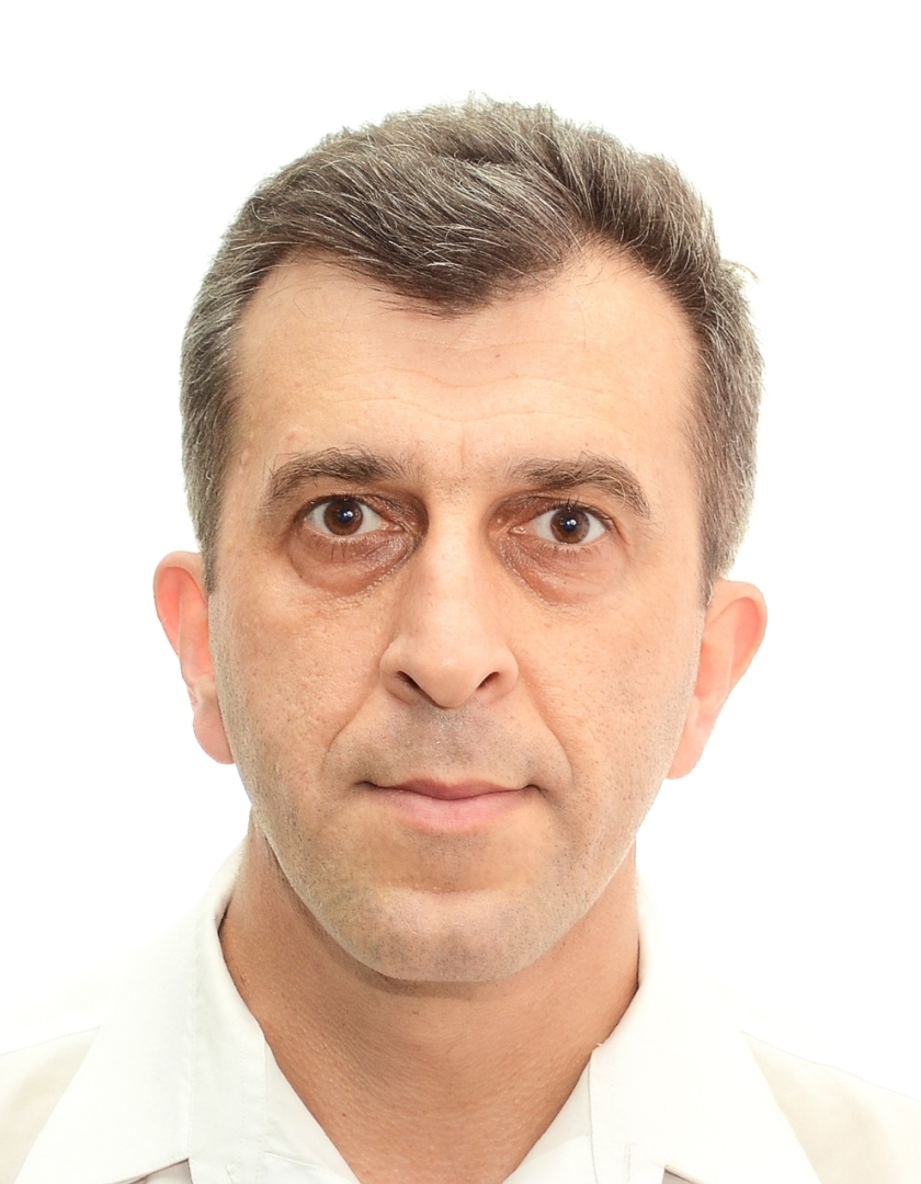 Для фото на паспорт, постригся. И даже сбрил бороду и усы, но они снова отросли. Не бриться тоже неплохо конечно, но видать надо побриться.