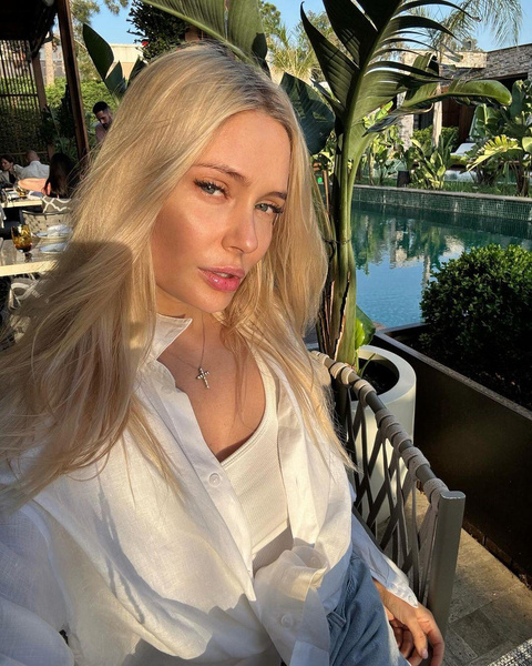 Наталья Рудова на отдыхе забыла основную часть одежды и вдохновила поклонников.