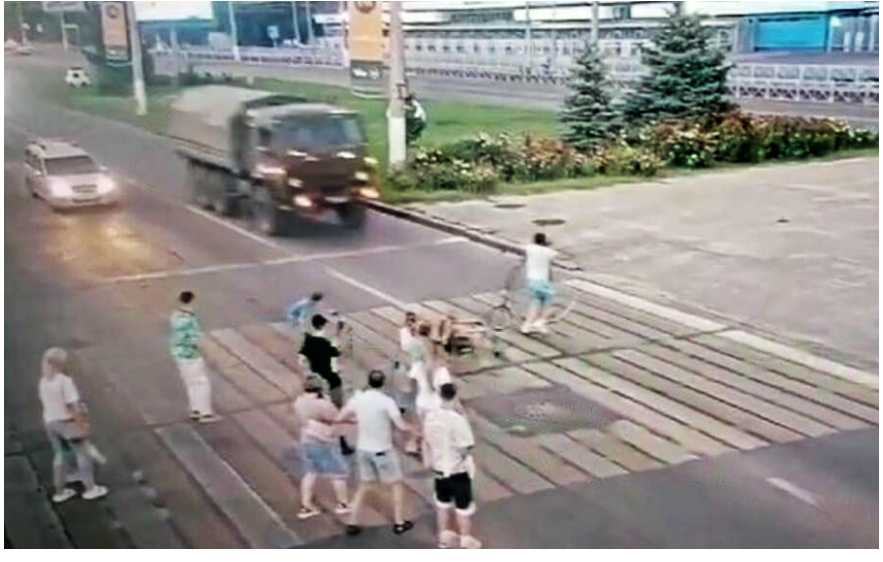 ⚡Водка зло⚡ Пьяный тракторист два часа гонял на военном КАМАЗе по центру Волгограда, пока не сбил человека