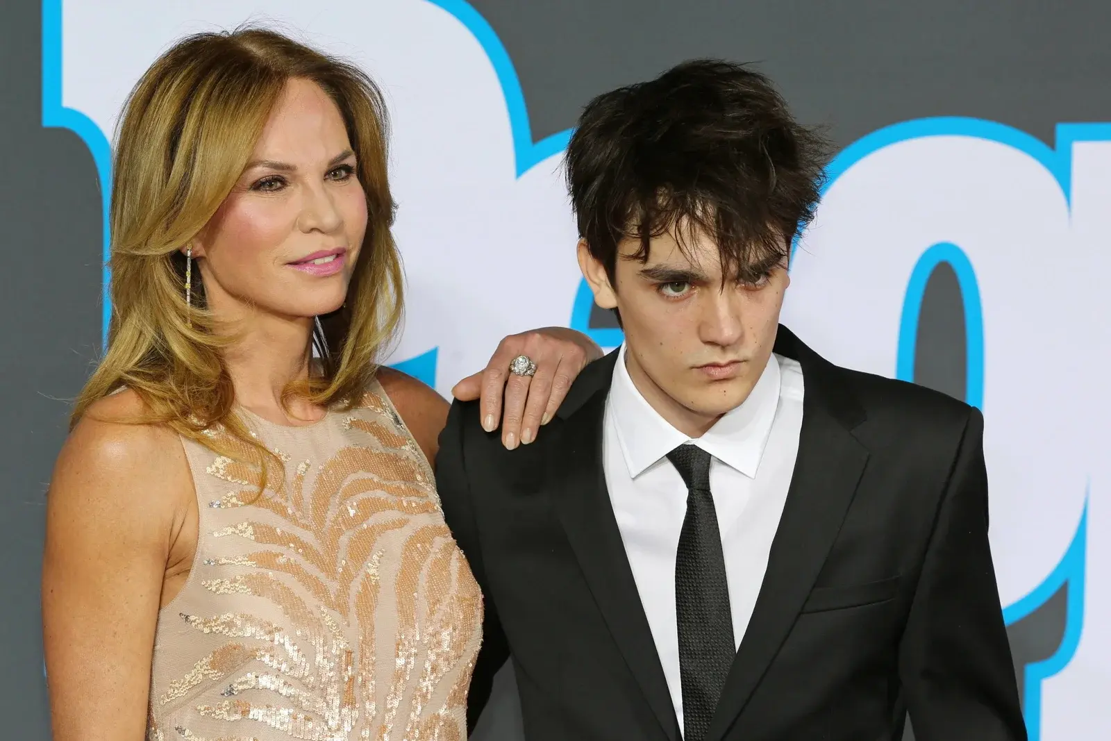 Борцы за наследство: что известно о детях Алена Делона