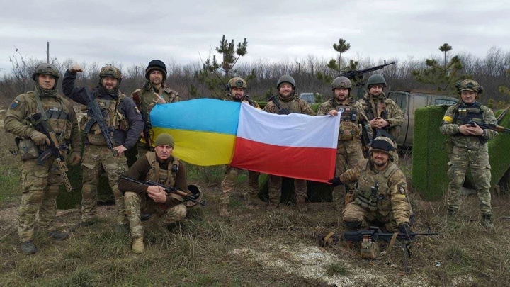 Пряталась в погребе. Местная жительница рассказала, как в село заходили наемники из Франции и Польши