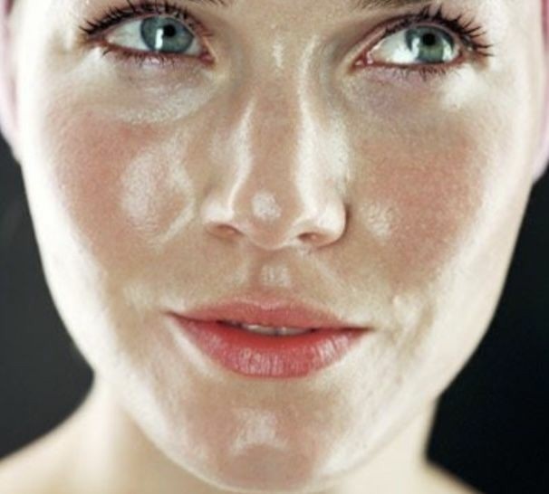 Жирная кожа не приговор. Как сохранить свежесть макияжа