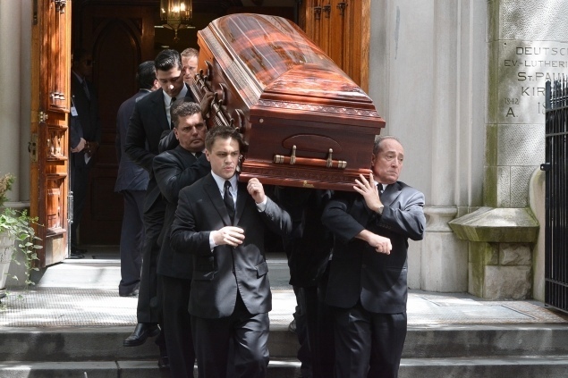 ⚡Лег, полежал и пошел. Что такое гроботерапия, сколько она стоит и кому может помочь?