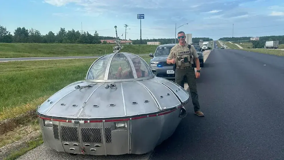 Угадайте, почему эту машину остановили...