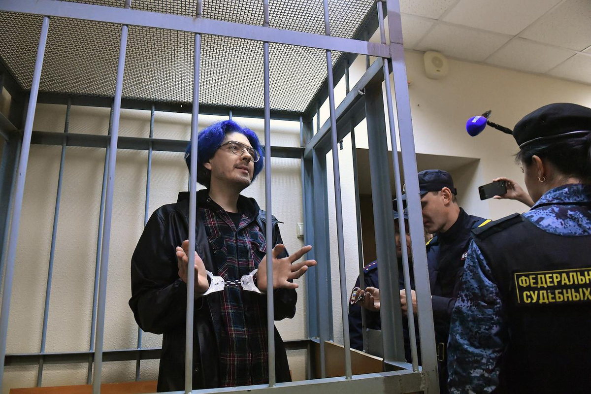 Арест Алексея Поднебесного: что говорит девушка, кто она и почему сама набросилась на блогера. Последние новости