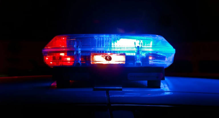 В Рубцовске курьер, действующий по указанию мошенников, похитил 150 тысяч рублей у 93-летней пенсионерки.