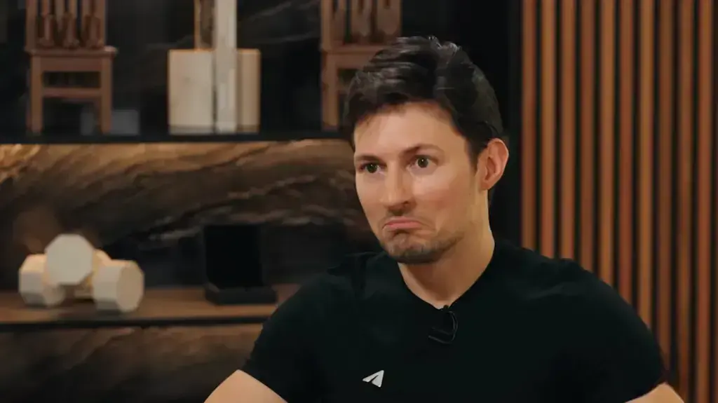 Таинственная блондинка, путешествующая с секретным генеральным директором Telegram, публиковала информацию о поездке в социальных сетях до того как