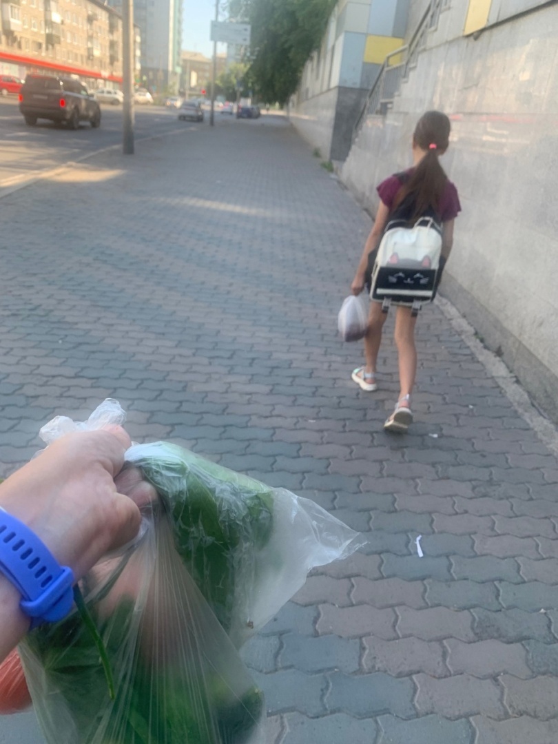 "Собери ребёнка в школу" Показываю, что подарили моим школьникам.