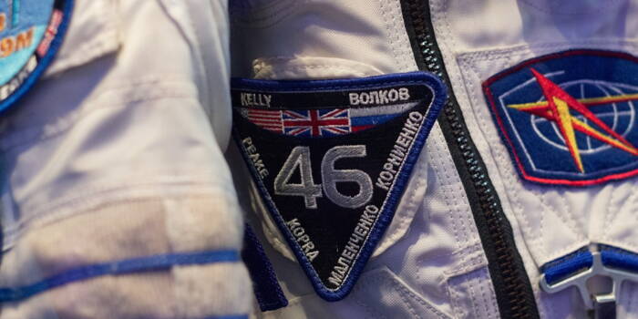 Могут ли космонавты стирать белье в космосе и мыться ?