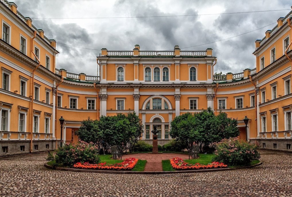 Разносторонняя личность - граф Львов