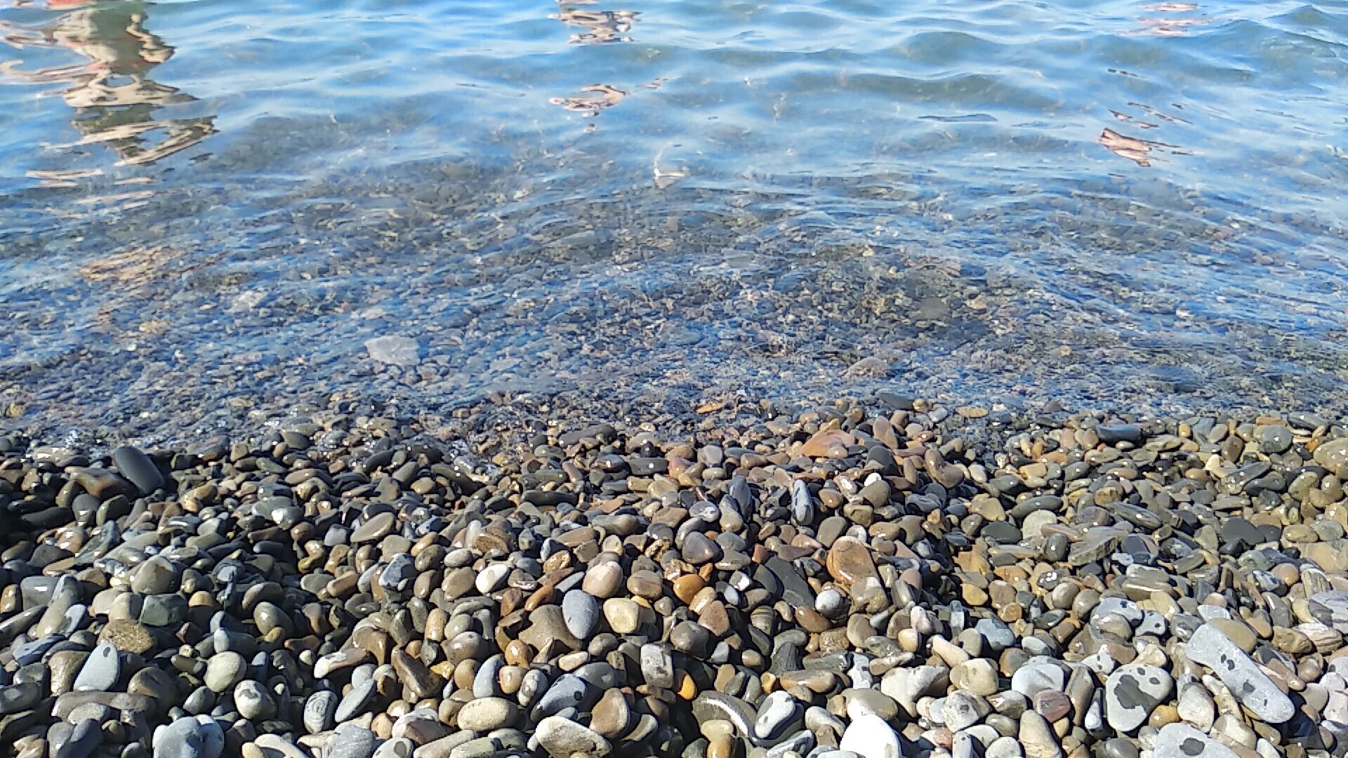 Почём бунгало в Анапе. Закрытый на ночь пляж и шикарная морская водица. Репортаж из бархатного сезона