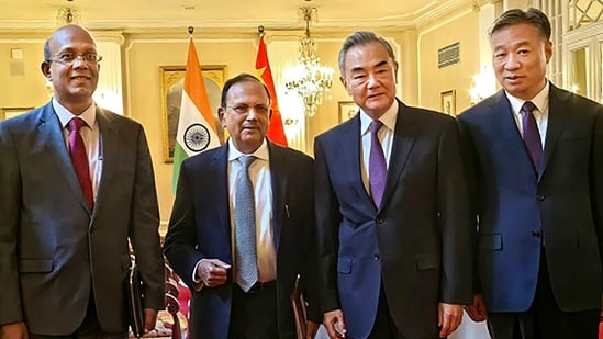 Китай заявил о разведении войск в 4 местах, включая долину Галван, после заявления Джайшанкара о «75%»