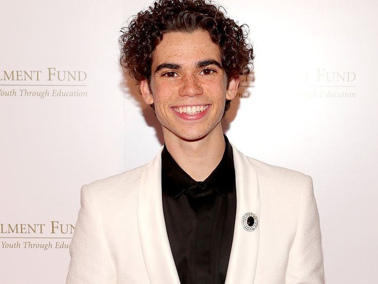 Дженна Ортега говорит, что покойный Кэмерон Бойс прекратил "неудобную" сцену когда они были подростками