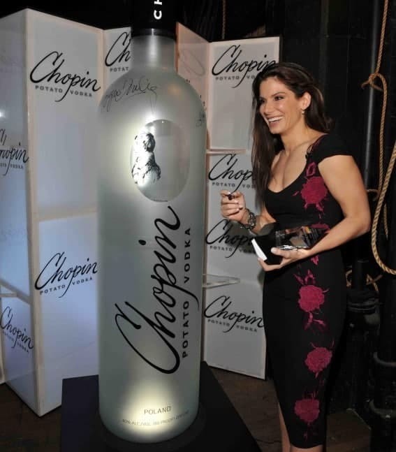 Самая большая бутылка водки в мире: 200 литров.