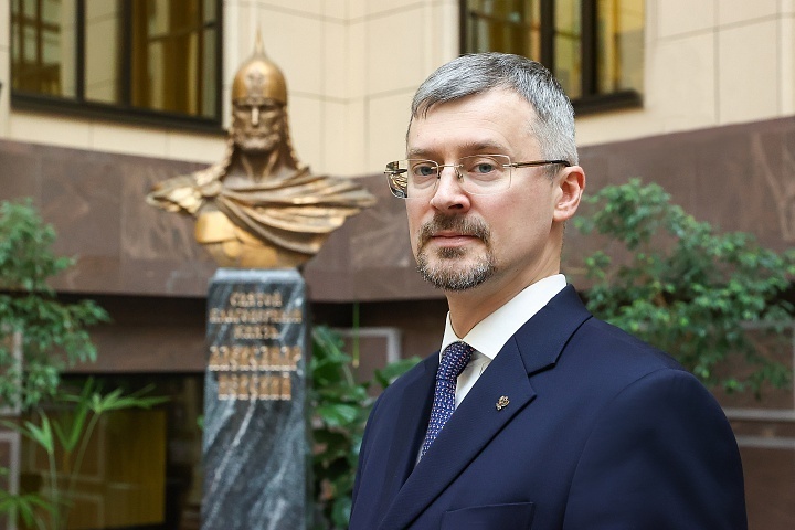 Автомобиль сопровождения российского посла в Пакистане подорвался на мине. Погиб полицейский