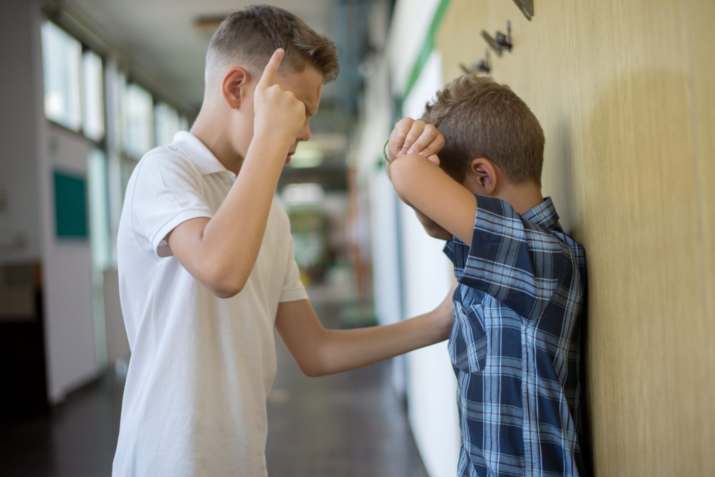 Подростка в Балаганске, бившего учеников молотком, остановил учитель физкультуры ...