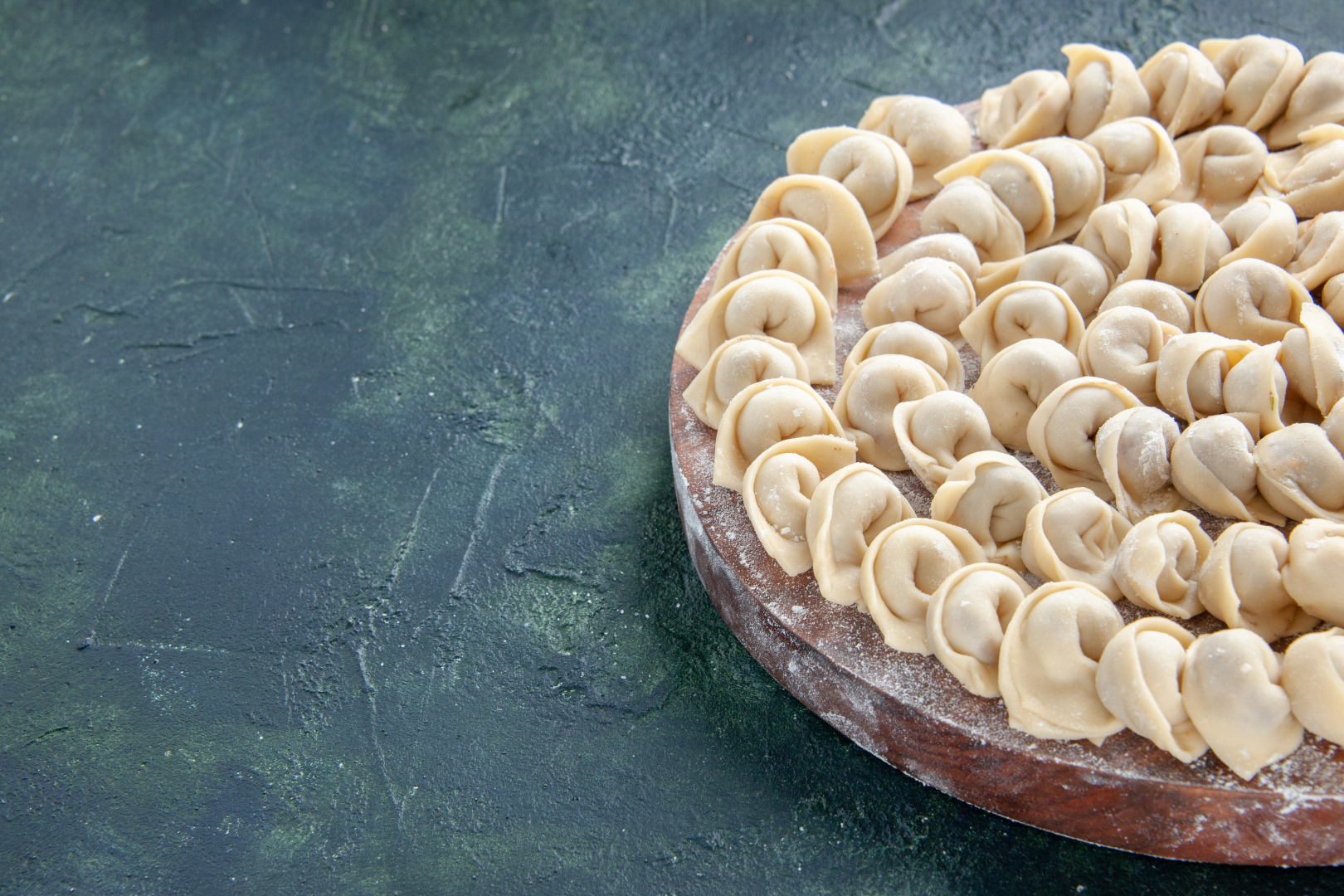 Покупать или самим лепить? В «Роскачестве» предупредили об опасности магазинных пельменей