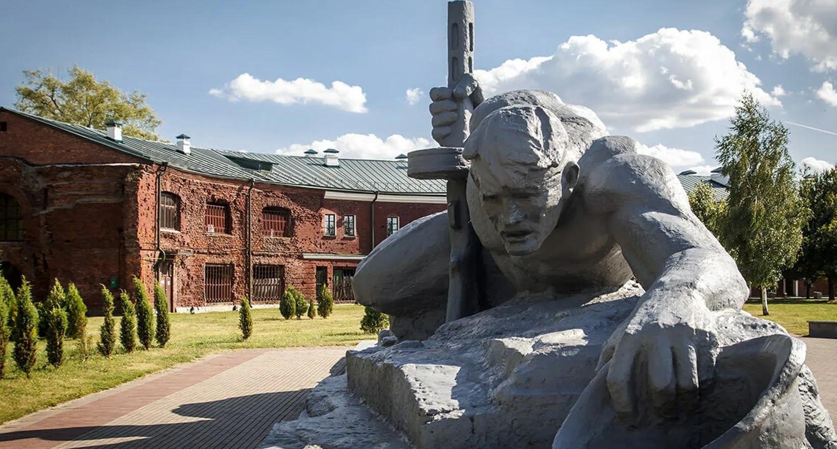 Этот день в истории. 25 сентября 51 год назад (1971) состоя­лось открытие мемориального комплекса «Брестская кре­пость-герой».