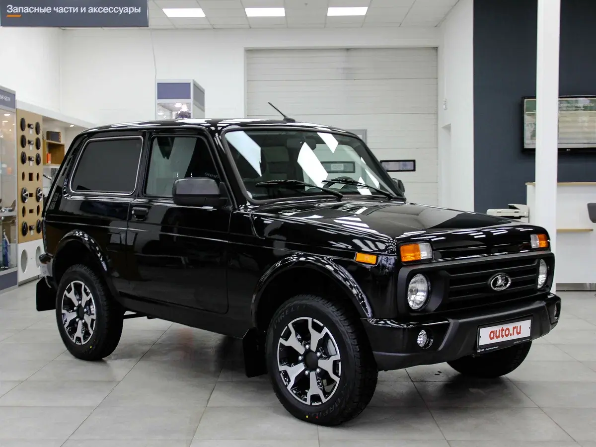 АвтоВАЗ возобновил окраску автомобилей LADA NIVA Legend в цвет «Чёрная пантера»