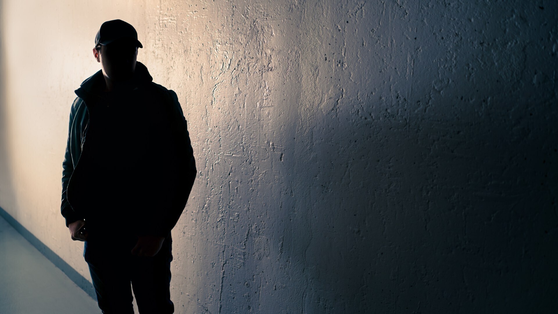 Что делать, если бывший муж или парень преследует, угрожает, не дает спокойно жить?