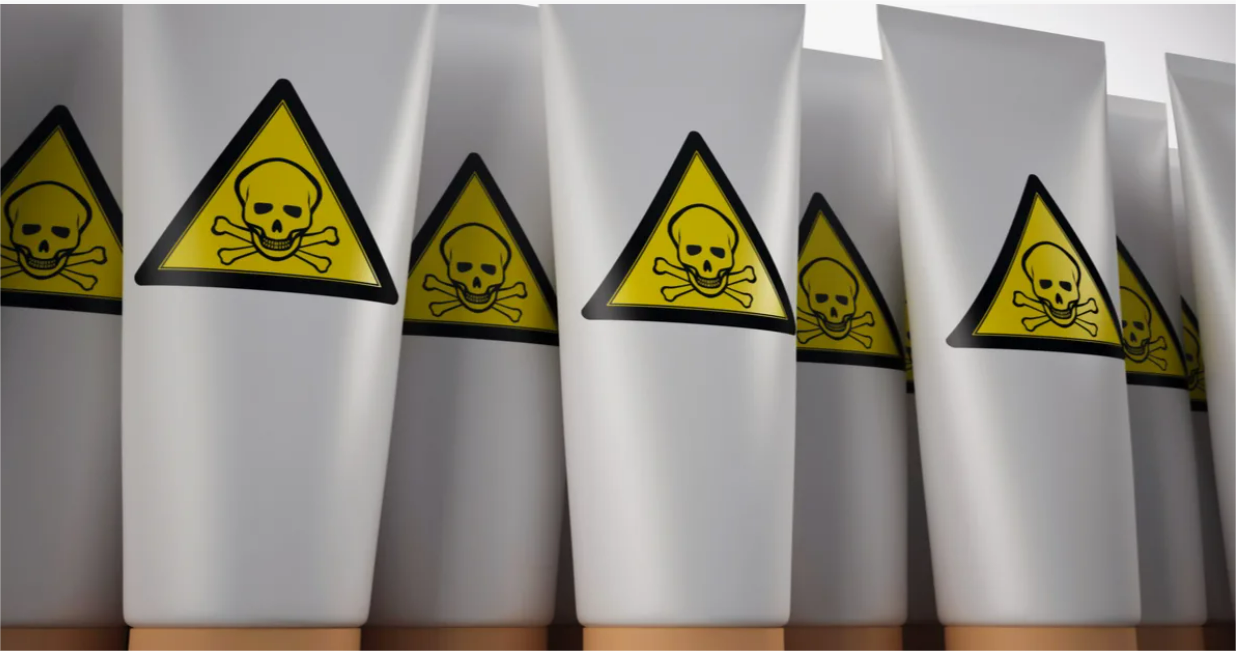 Смертельная красота. В 65% косметики в России есть опасные вещества, 15% товаров – контрафакт