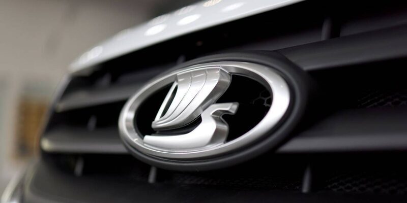 АвтоВАЗ вывел на тесты кроссовер на базе Lada Vesta. Авто сняли вживую