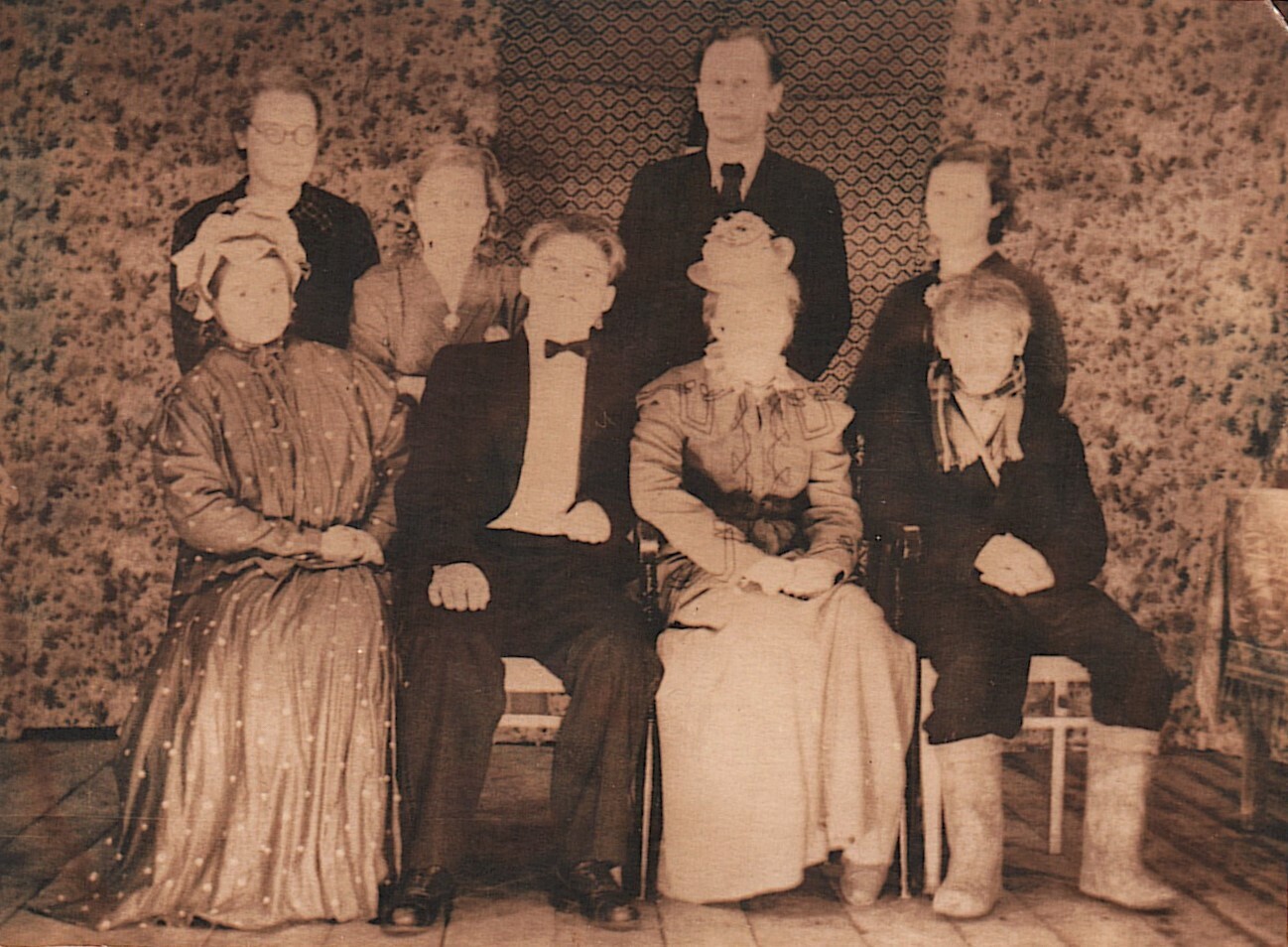 О телевизоре и школьном театре.