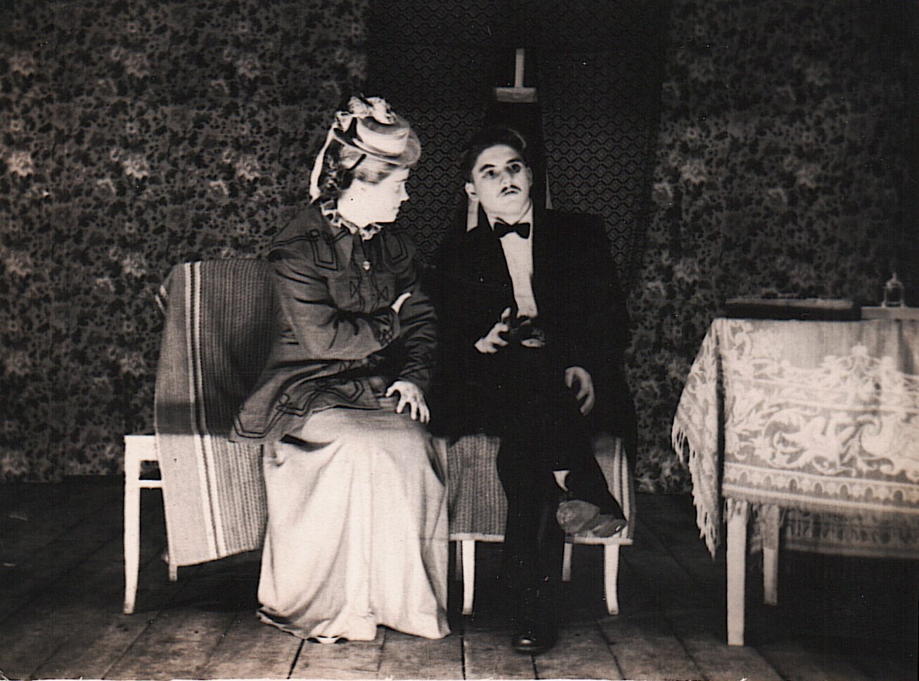 О телевизоре и школьном театре.