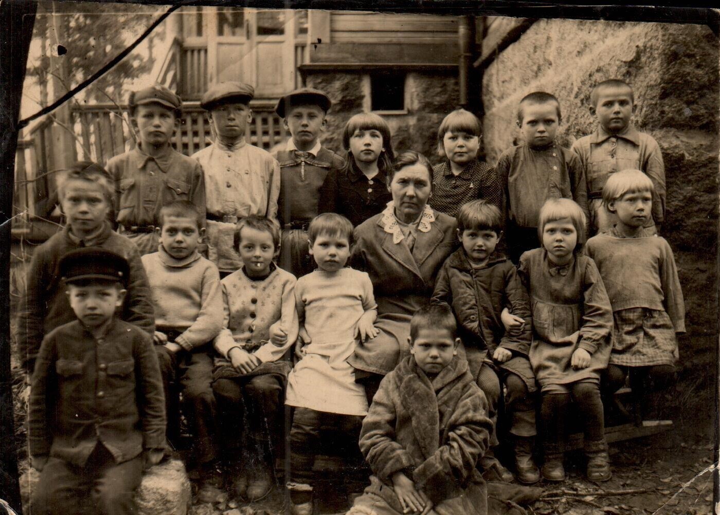 О телевизоре и школьном театре.