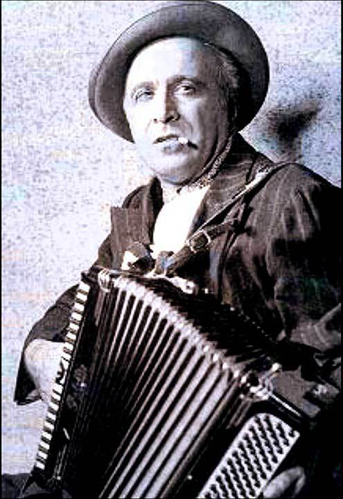 Легендарная песня "Купите папиросы" стала одним из самых узнаваемых музыкальных произведений XX века.