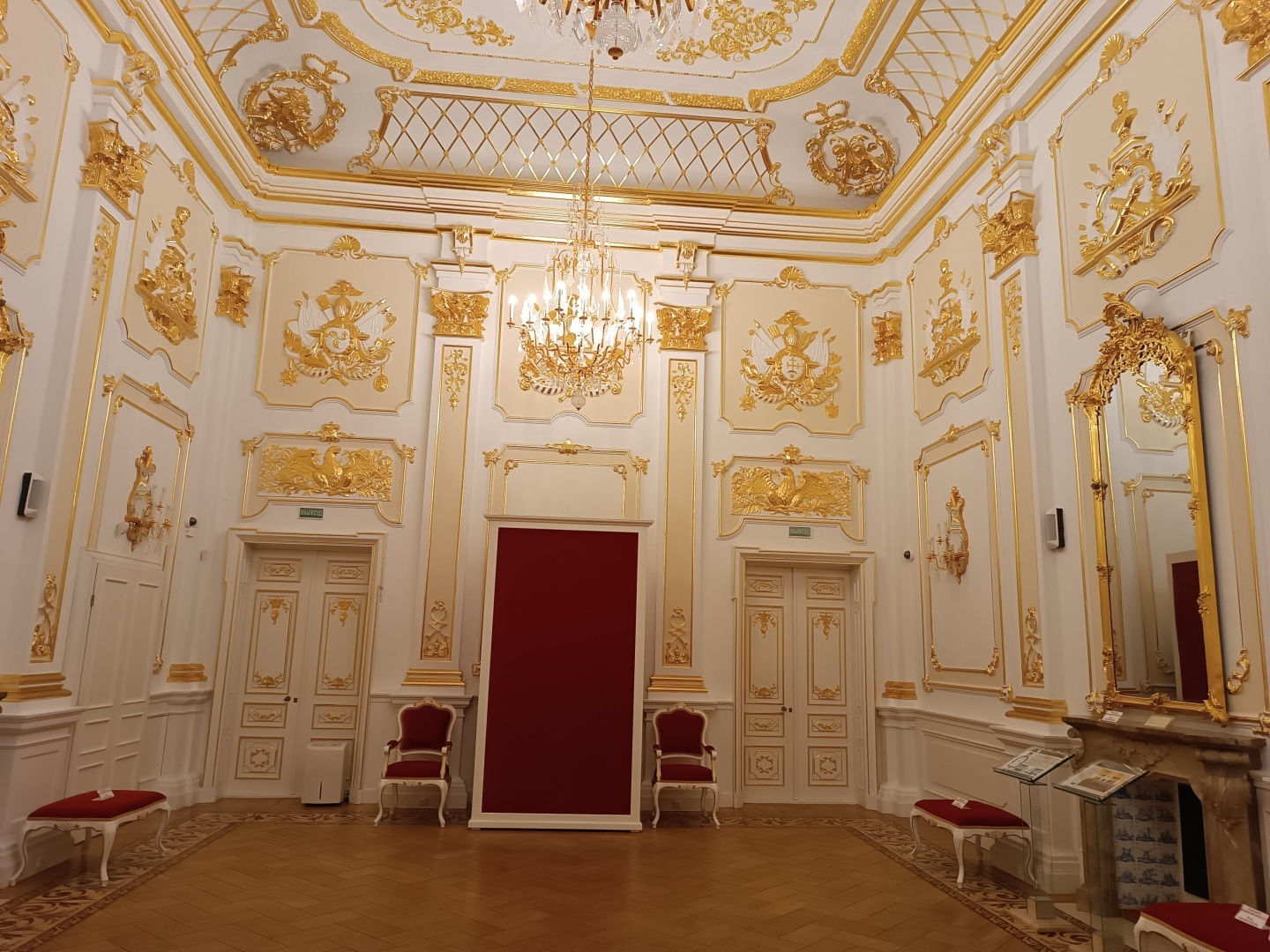 Мирский (рыцарский) и Несвижский замки, которыми владели Радзевиллы в XVI-XVIII веках. Мой третий культурный день в Беларуси. Часть 2