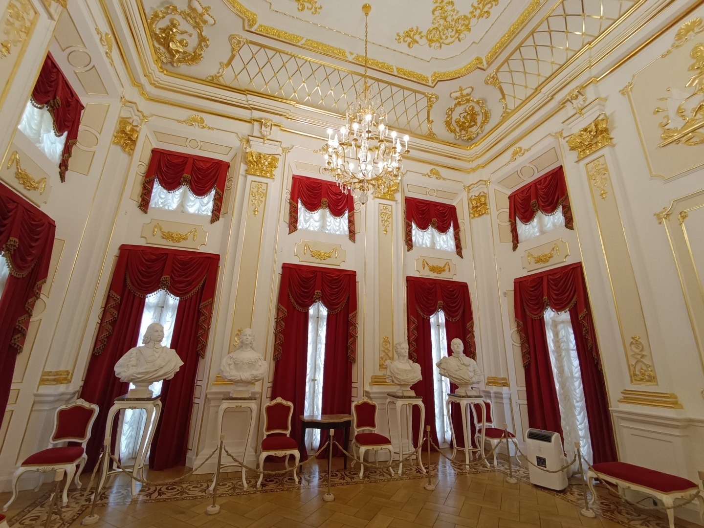 Мирский (рыцарский) и Несвижский замки, которыми владели Радзевиллы в XVI-XVIII веках. Мой третий культурный день в Беларуси. Часть 2