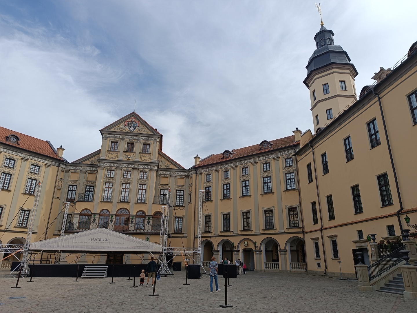 Мирский (рыцарский) и Несвижский замки, которыми владели Радзевиллы в XVI-XVIII веках. Мой третий культурный день в Беларуси. Часть 2