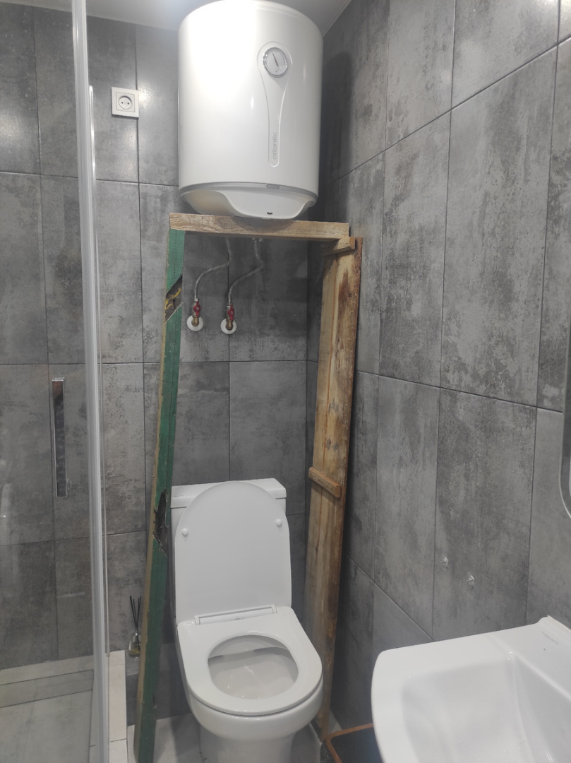 Уверена, вы раньше не знали этого способа крепить бойлер к стене