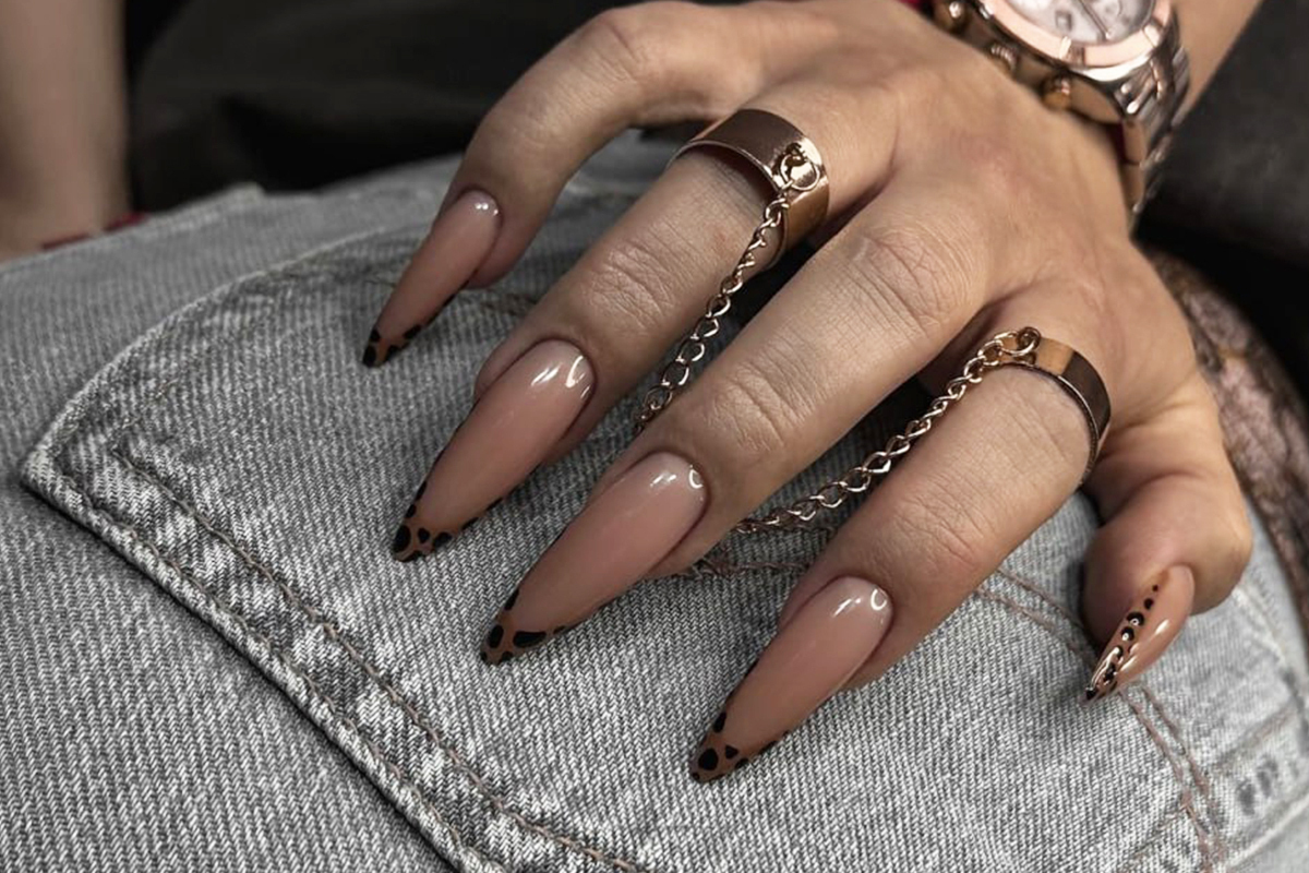 Французский маникюр в моде: +40 идей от классики до необычного исполнения