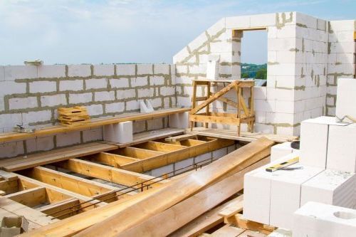 Стоит ли строить дом из газобетона?
