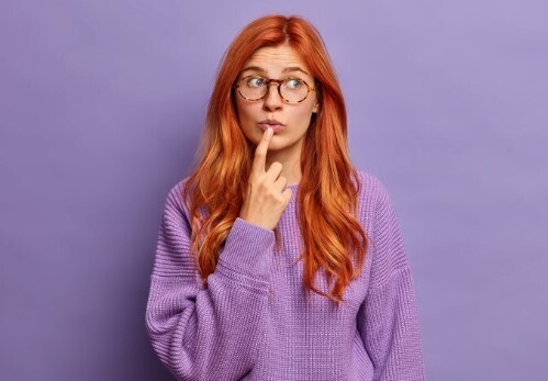 Почему может болеть голова? 3 неочевидные, но банальные причины, которые вы наверняка упускаете из виду