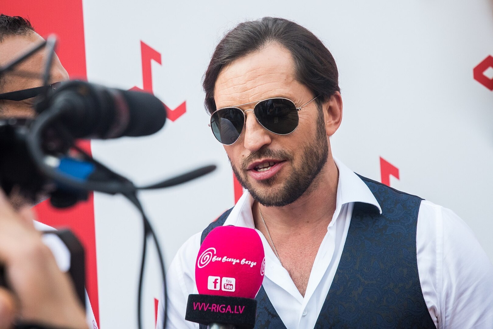 У Реввы! Александра! Картина есть! Кассандра! Рифмоплетство.