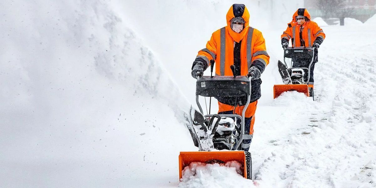 Что выбрать: насадку для снега на мотоблок или снегоуборщик?