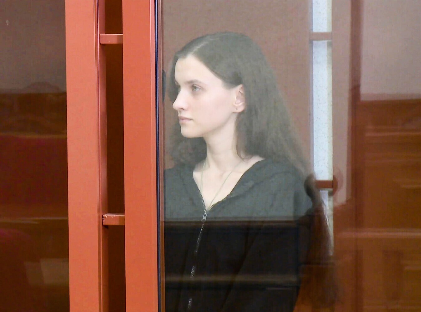 Дурость или жадность? Как молодая пара с "Уралвагонзавода" за продажу военных секретов на нары угодила